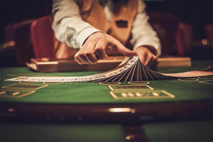 Live Casino vs RNG Games: Which Offers Better Odds for Players?